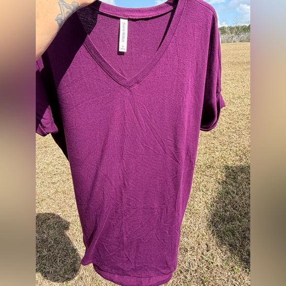 ZENANA PREMIUM V Neck Top - Picture 8 of 8